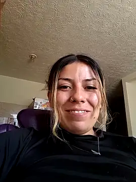 Snapshot of Sweel_Leyva18 chatting on 05-19-26, 06:37 Sweel Leyva18 online show from 05-19-26, 06:37