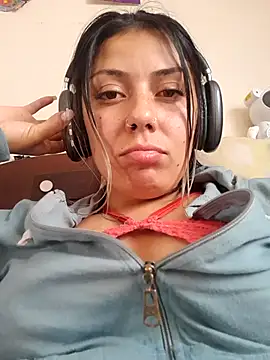 Snapshot of Sweel_Leyva18 chatting on 09-19-25, 07:40 Sweel Leyva18 online show from 09-19-25, 07:40