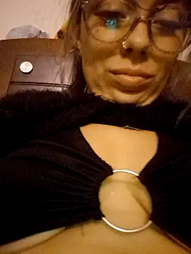 Snapshot of Sweel_Leyva18 chatting on 03-08-25, 04:56 Sweel Leyva18 online show from 03-08-25, 04:56