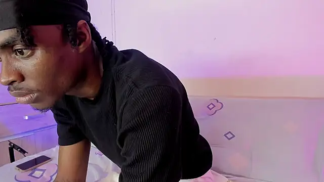 LoveBirds  1 online show from 11-13-25, 10:46