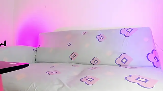 LoveBirds  1 online show from 03-20-25, 07:57