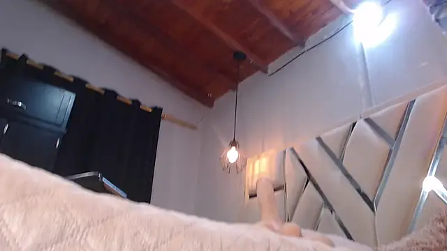 Luna Florez online show from 11-13-25, 04:16