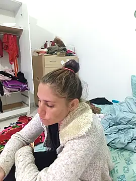 Scarlett-Leh online show from 11-23-25, 05:39