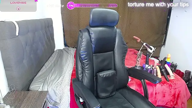 Snapshot of girl_naugthy chatting on 02-25-26, 01:50 girl naugthy online show from 02-25-26, 01:50