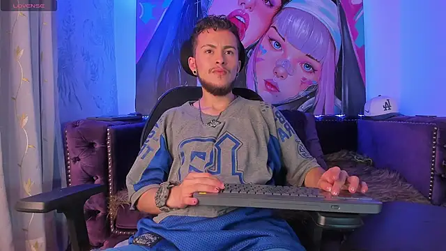 Snapshot of _hairybeard_ chatting on 02-09-26, 08:18 hairybeard online show from 02-09-26, 08:18