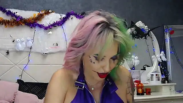 IssaSmith online show from 10-31-25, 08:00