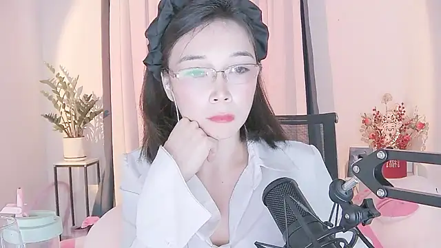 Snapshot of Amity-ox chatting on 03-20-25, 08:31 Amity-ox online show from 03-20-25, 08:31