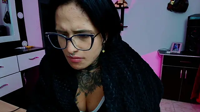 Snapshot of TinnaDawsom chatting on 01-22-25, 05:16 TinnaDawsom online show from 01-22-25, 05:16