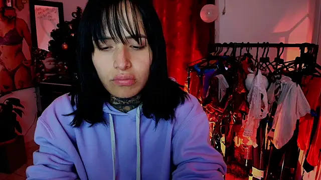 TinnaDawsom online show from 12-17-25, 02:05