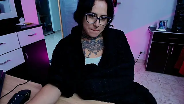 Snapshot of TinnaDawsom chatting on 01-19-25, 05:26 TinnaDawsom online show from 01-19-25, 05:26
