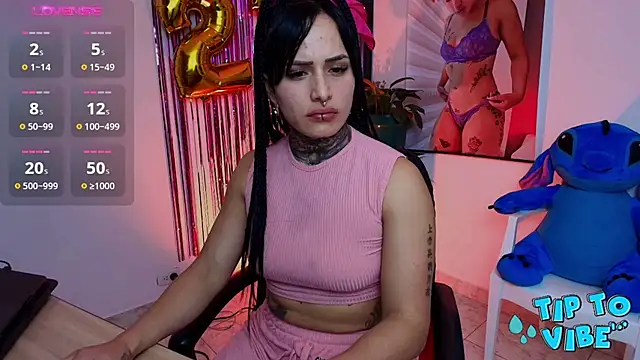 Snapshot of TinnaDawsom chatting on 03-18-25, 02:18 TinnaDawsom online show from 03-18-25, 02:18