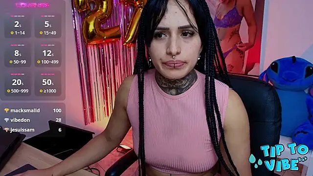 Snapshot of TinnaDawsom chatting on 03-18-25, 05:23 TinnaDawsom online show from 03-18-25, 05:23