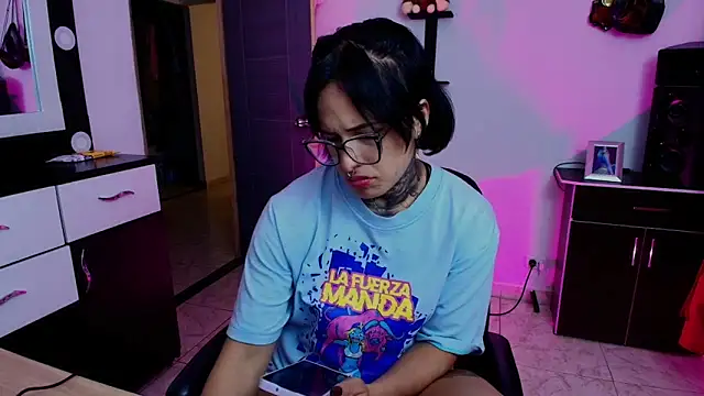 Snapshot of TinnaDawsom chatting on 01-18-25, 02:25 TinnaDawsom online show from 01-18-25, 02:25