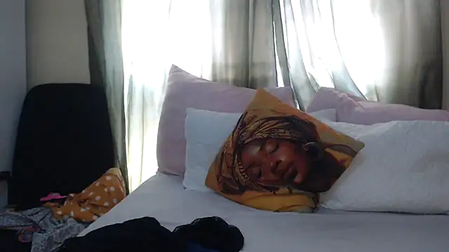 Foxybrownxx1 online show from 02-25-26, 06:57