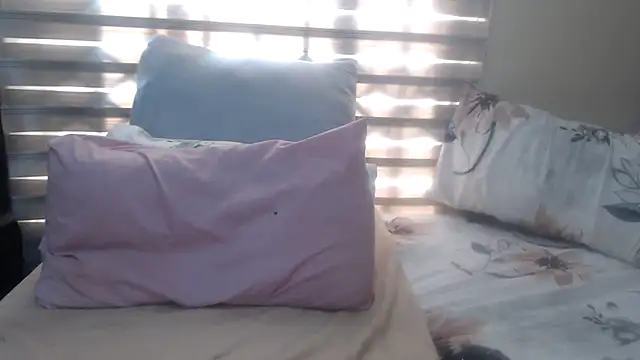 Snapshot of Foxybrownxx1 chatting on 07-25-26, 10:32 Foxybrownxx1 online show from 07-25-26, 10:32