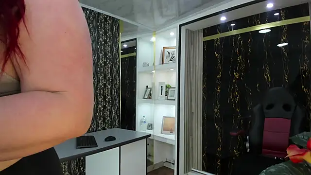 Snapshot of MirandaRossi chatting on 09-10-25, 02:43 MirandaRossi online show from 09-10-25, 02:43