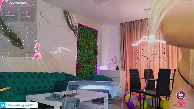 Snapshot of emily_bloom chatting on 03-13-25, 08:26 emily bloom online show from 03-13-25, 08:26