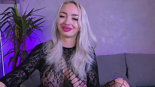 Snapshot of BambiAndAyline chatting on 02-06-25, 04:21 BambiAndAyline online show from 02-06-25, 04:21