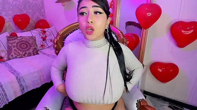 Snapshot of Sexy_cristall_ chatting on 02-18-25, 10:58 Sexy cristall online show from 02-18-25, 10:58
