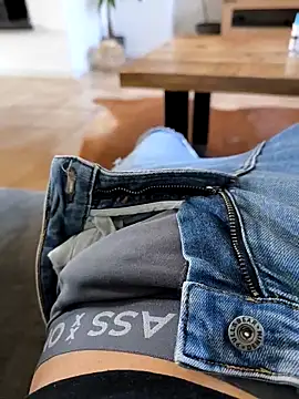 Snapshot of Kevoon991 chatting on 03-04-25, 11:19 Kevoon991 online show from 03-04-25, 11:19