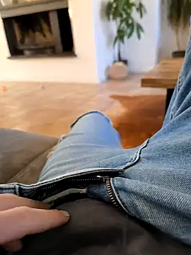 Snapshot of Kevoon991 chatting on 03-04-25, 03:26 Kevoon991 online show from 03-04-25, 03:26