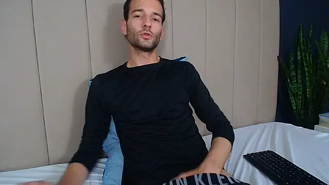 Christopher saint online show from 04-10-26, 01:40