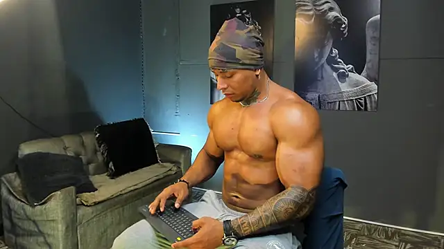 Snapshot of bradley_smith chatting on 05-16-26, 08:24 bradley smith online show from 05-16-26, 08:24