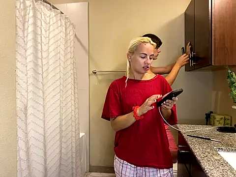 Snapshot of girlfriendmissy chatting on 10-14-25, 03:56 girlfriendmissy online show from 10-14-25, 03:56