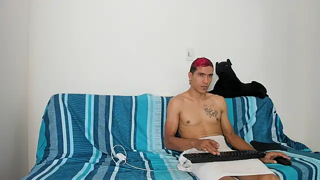 Snapshot of QuinnAndpuma1 chatting on 01-31-25, 03:52 QuinnAndpuma1 online show from 01-31-25, 03:52