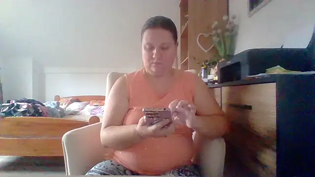 Snapshot of ReifeVenna chatting on 09-24-25, 02:56 ReifeVenna online show from 09-24-25, 02:56