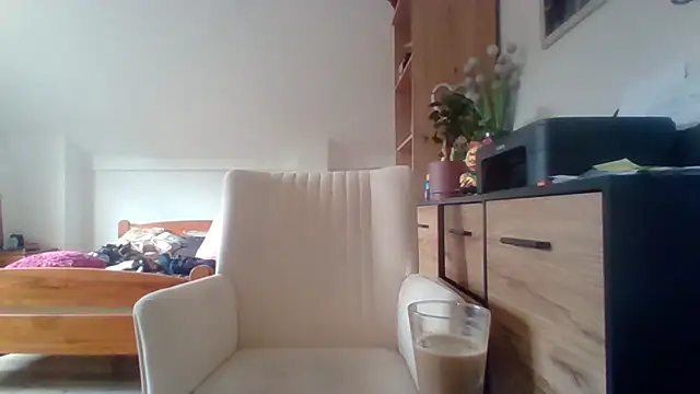 Snapshot of ReifeVenna chatting on 10-01-25, 10:41 ReifeVenna online show from 10-01-25, 10:41