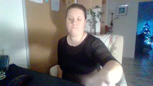 Snapshot of ReifeVenna chatting on 12-23-24, 02:50 ReifeVenna online show from 12-23-24, 02:50