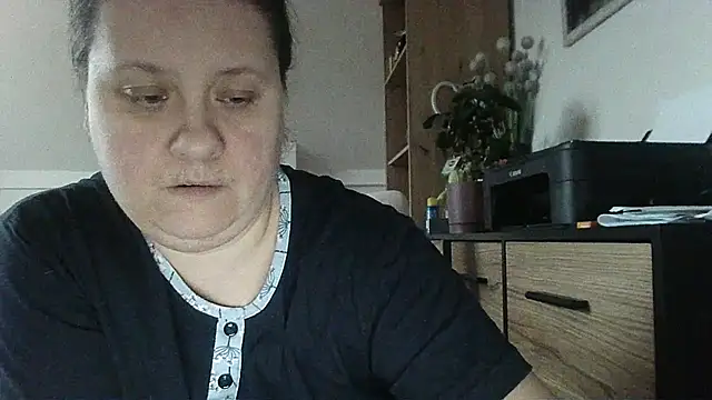 Snapshot of ReifeVenna chatting on 11-17-25, 01:59 ReifeVenna online show from 11-17-25, 01:59