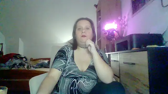 Snapshot of ReifeVenna chatting on 10-20-25, 04:40 ReifeVenna online show from 10-20-25, 04:40