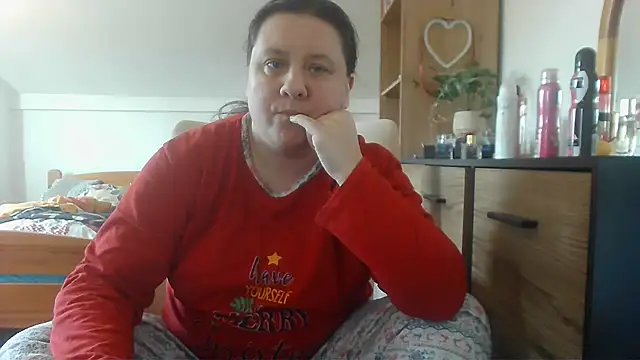 Snapshot of ReifeVenna chatting on 03-18-25, 09:45 ReifeVenna online show from 03-18-25, 09:45