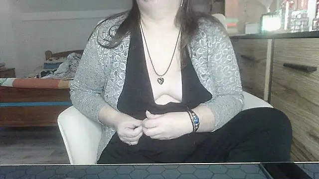 Snapshot of ReifeVenna chatting on 02-10-25, 04:04 ReifeVenna online show from 02-10-25, 04:04