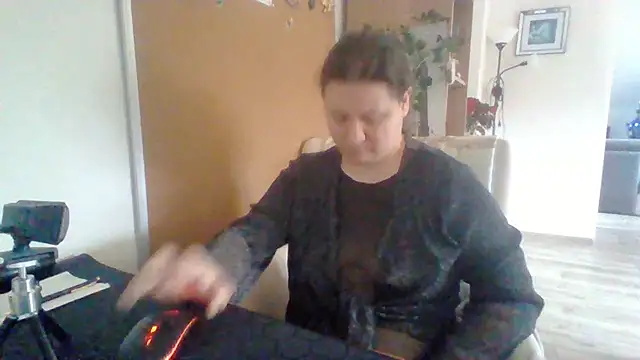 Snapshot of ReifeVenna chatting on 12-20-24, 09:54 ReifeVenna online show from 12-20-24, 09:54