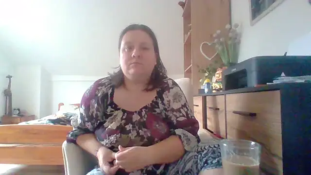 Snapshot of ReifeVenna chatting on 09-11-25, 10:04 ReifeVenna online show from 09-11-25, 10:04