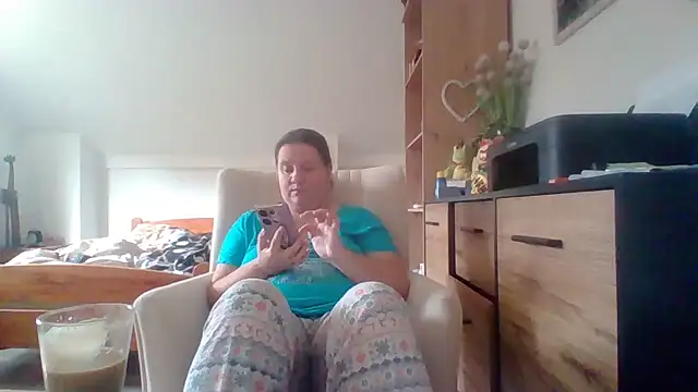 Snapshot of ReifeVenna chatting on 10-09-25, 10:27 ReifeVenna online show from 10-09-25, 10:27