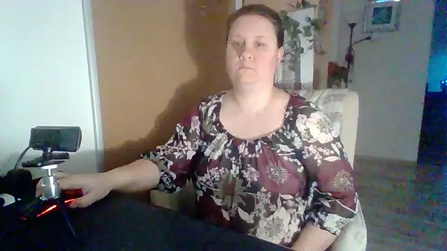 Snapshot of ReifeVenna chatting on 12-19-24, 03:41 ReifeVenna online show from 12-19-24, 03:41