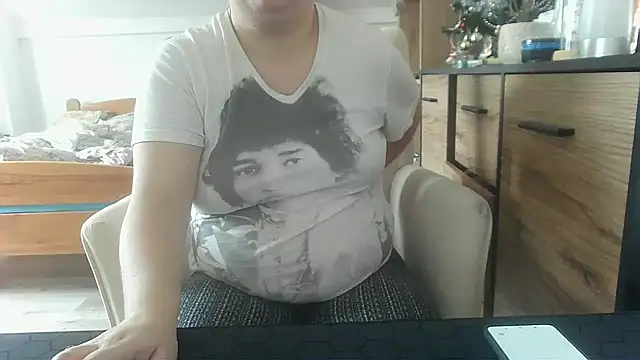 Snapshot of ReifeVenna chatting on 01-21-25, 09:24 ReifeVenna online show from 01-21-25, 09:24