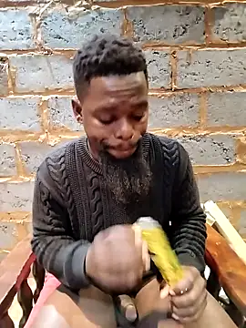 Snapshot of Chocolate_factory_man chatting on 10-20-25, 02:46 Chocolate factory man online show from 10-20-25, 02:46