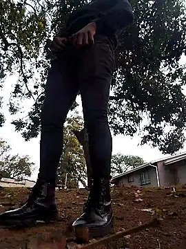 Snapshot of Chocolate_factory_man chatting on 09-20-25, 04:17 Chocolate factory man online show from 09-20-25, 04:17