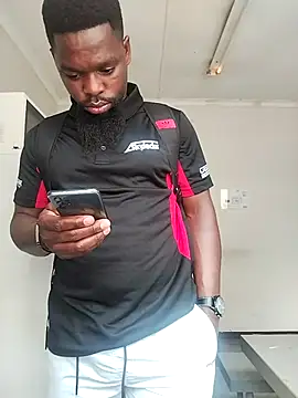 Snapshot of Chocolate_factory_man chatting on 10-17-25, 04:38 Chocolate factory man online show from 10-17-25, 04:38