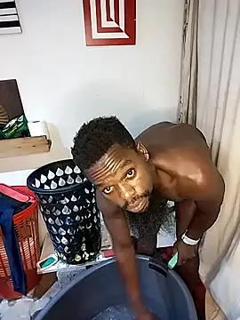 Snapshot of Chocolate_factory_man chatting on 02-09-25, 09:17 Chocolate factory man online show from 02-09-25, 09:17