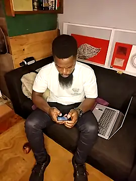 Snapshot of Chocolate_factory_man chatting on 03-17-25, 09:35 Chocolate factory man online show from 03-17-25, 09:35