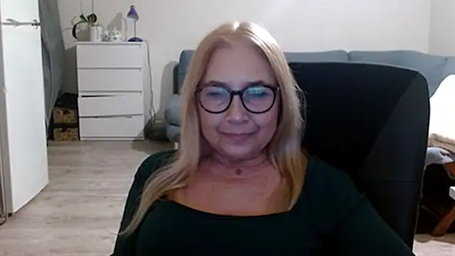 Snapshot of sofia_xkiss chatting on 02-21-25, 06:04 sofia xkiss online show from 02-21-25, 06:04