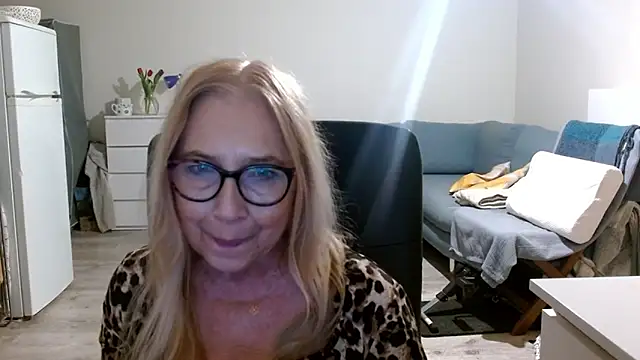 Snapshot of sofia_xkiss chatting on 03-08-25, 05:43 sofia xkiss online show from 03-08-25, 05:43