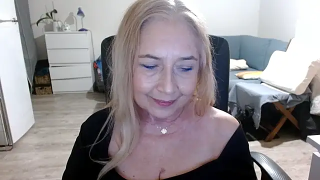 Snapshot of sofia_xkiss chatting on 02-14-25, 02:33 sofia xkiss online show from 02-14-25, 02:33