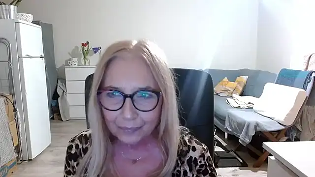 Snapshot of sofia_xkiss chatting on 03-10-25, 06:01 sofia xkiss online show from 03-10-25, 06:01
